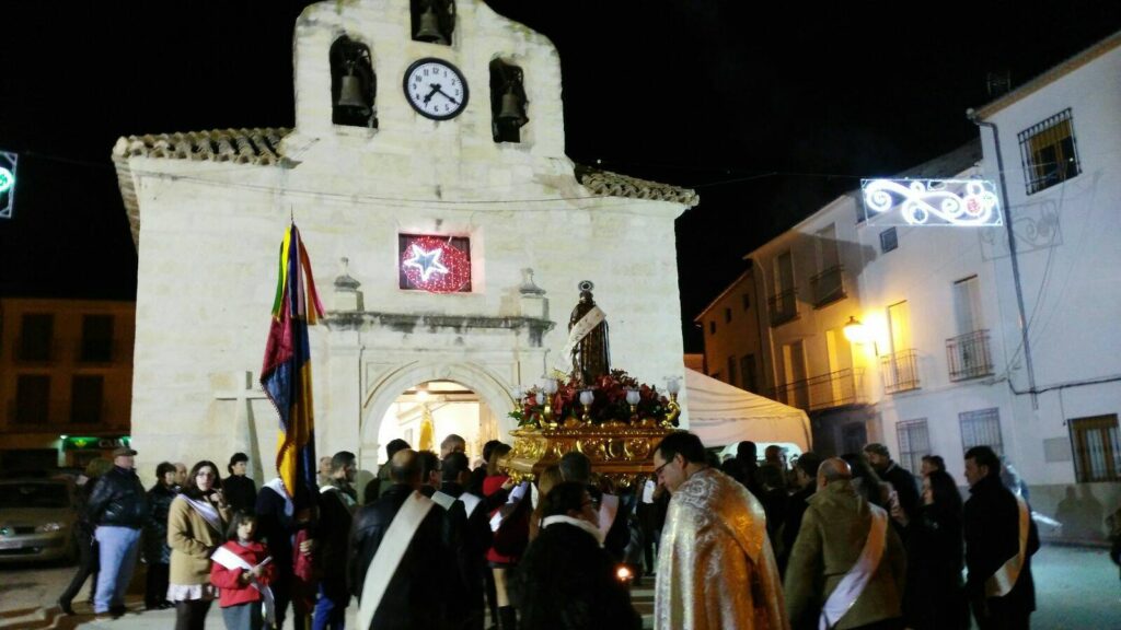 San Antón Festiviteiten in Cárcheles, Jaén: Een Traditie van Zegeningen en Vreugdevuren