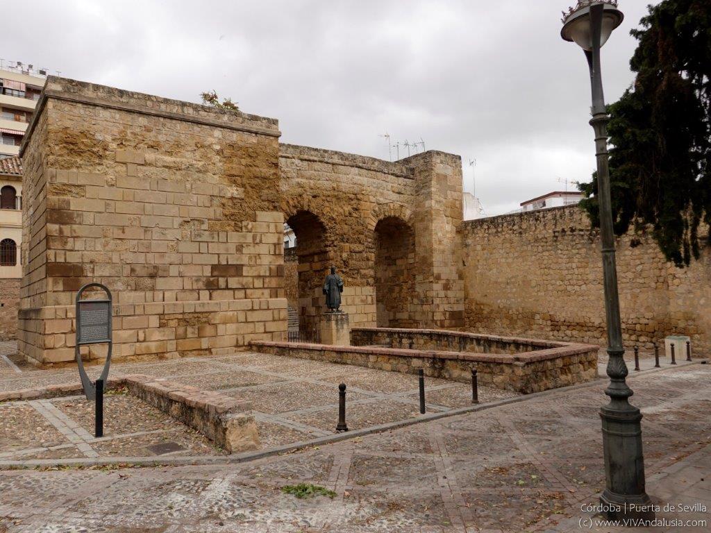 Onthulling van de geheimen van Puerta de Sevilla: een reis door de tijd en reconstructie